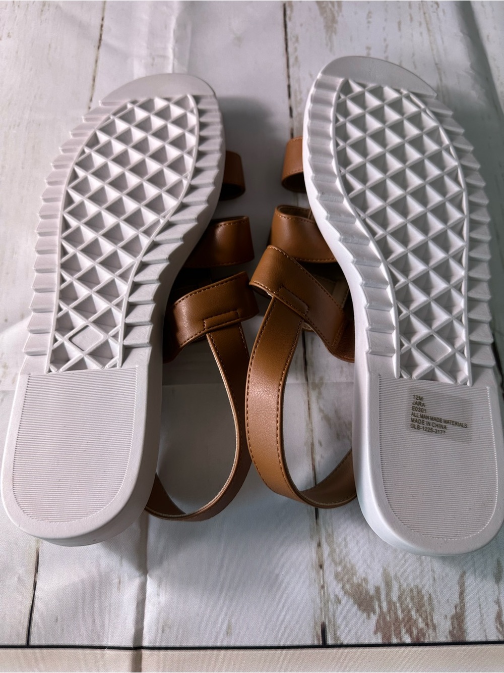 AEROSOLES Tan Strappy Sandals with White Outsole size 12 M - Picture 2 of 9